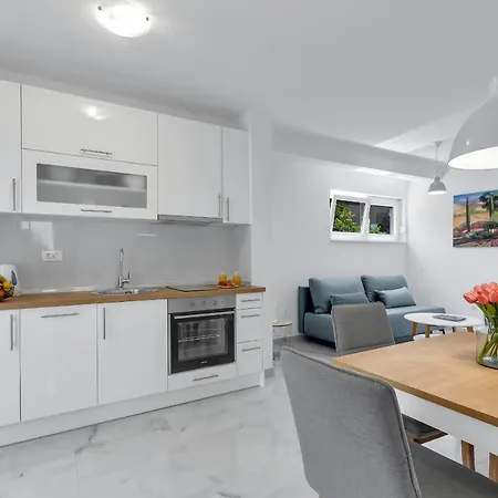 - Santric Apartment *